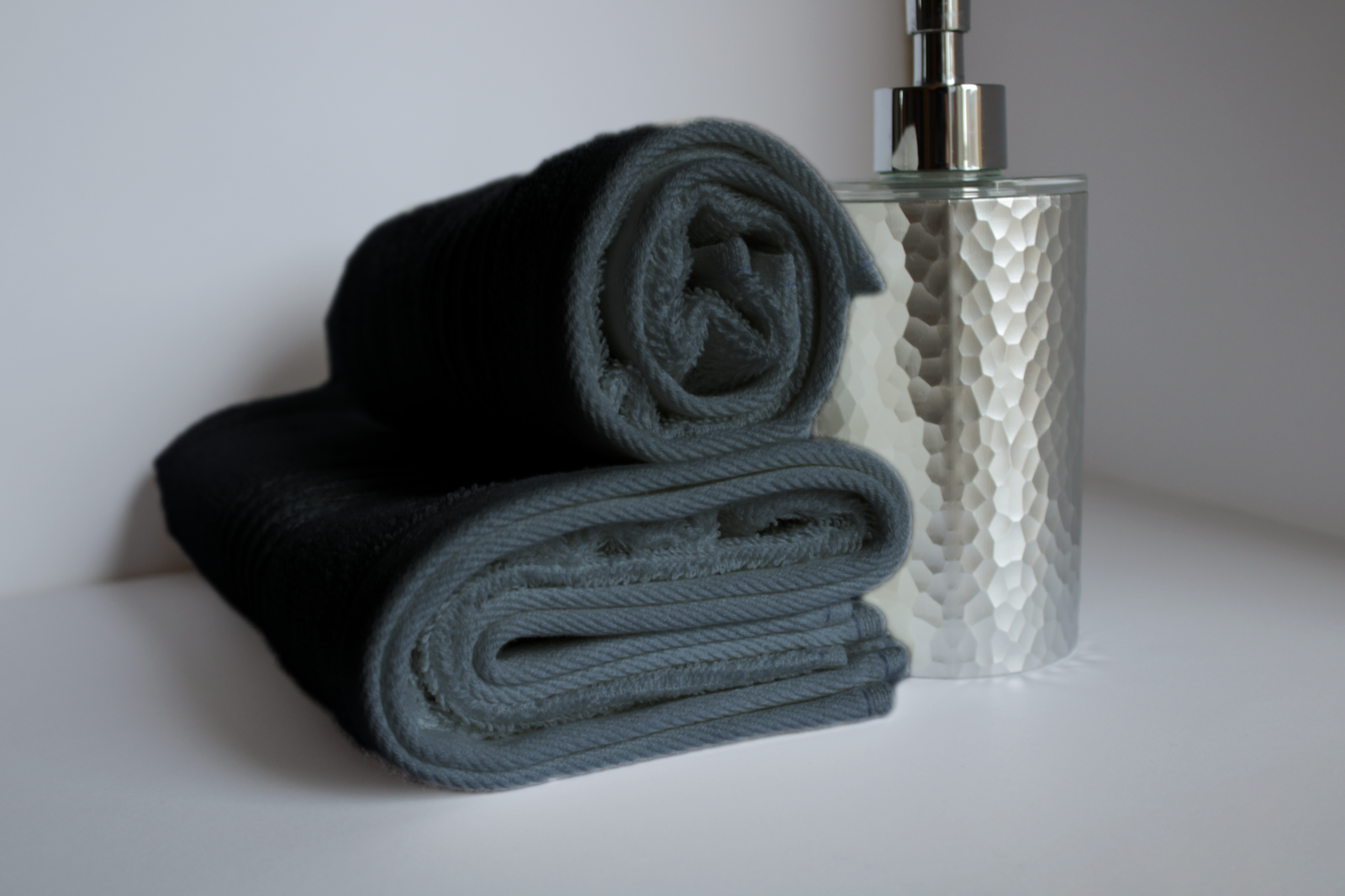 Set Asciugamani Bagno 1+1 in Spugna di Cotone 450 gr – Viso e Ospite Morbidi Multicolore