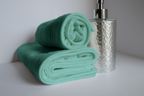 Set Asciugamani Bagno 1+1 in Spugna di Cotone 450 gr – Viso e Ospite Morbidi Multicolore