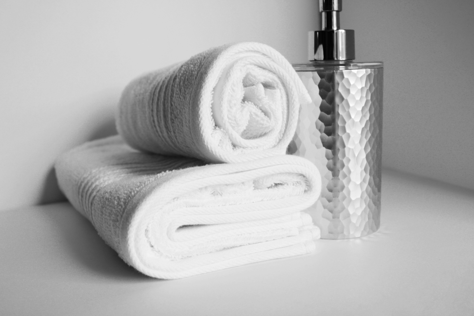 Set Asciugamani Bagno 1+1 in Spugna di Cotone 450 gr – Viso e Ospite Morbidi Multicolore