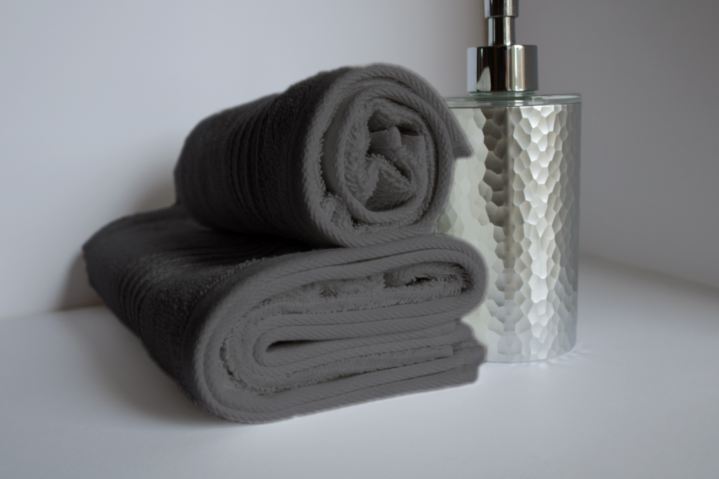 Set Asciugamani Bagno 1+1 in Spugna di Cotone 450 gr – Viso e Ospite Morbidi Multicolore