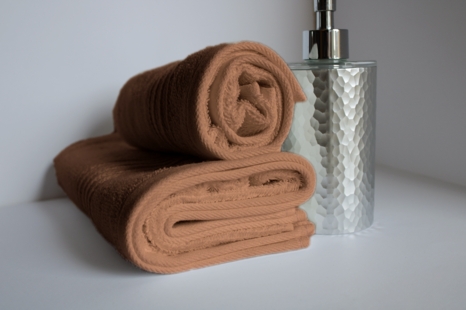 Set Asciugamani Bagno 1+1 in Spugna di Cotone 450 gr – Viso e Ospite Morbidi Multicolore