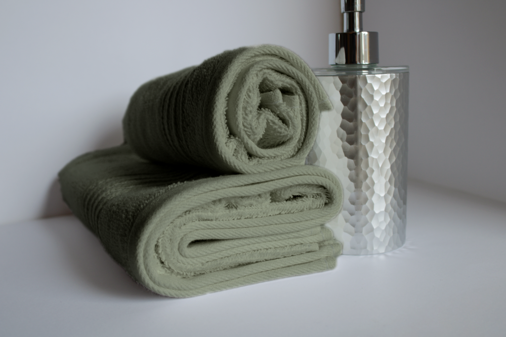 Set Asciugamani Bagno 1+1 in Spugna di Cotone 450 gr – Viso e Ospite Morbidi Multicolore
