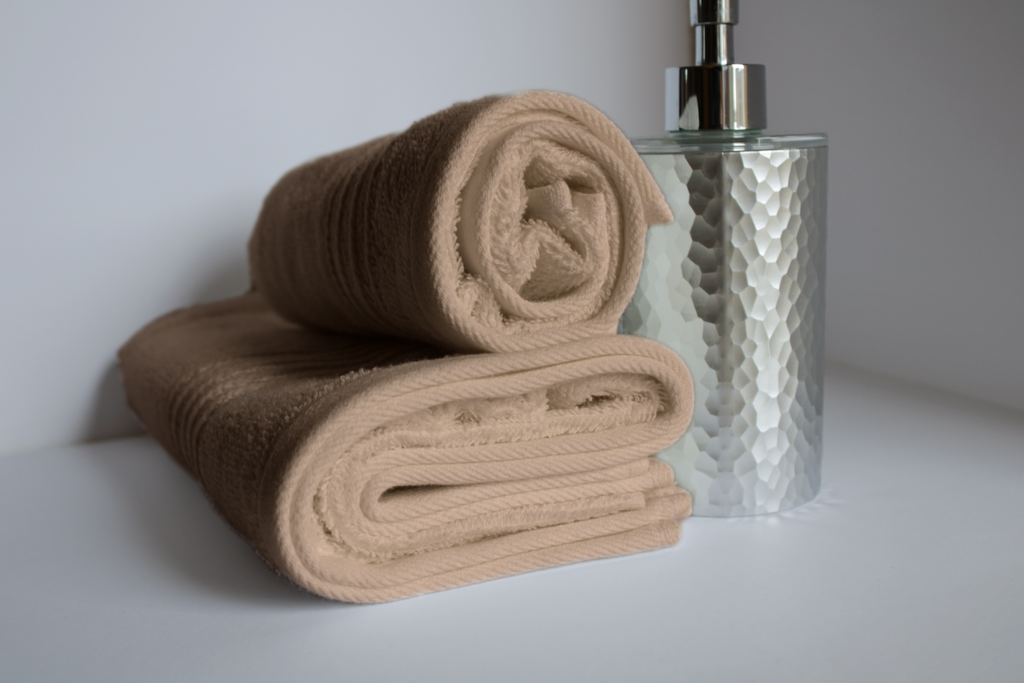 Set Asciugamani Bagno 1+1 in Spugna di Cotone 450 gr – Viso e Ospite Morbidi Multicolore