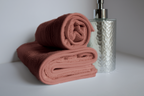 Set Asciugamani Bagno 1+1 in Spugna di Cotone 450 gr – Viso e Ospite Morbidi Multicolore